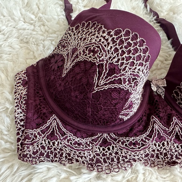 Body by Victoria lined Demi 32DD by Victoria’s Secret - Picture 2 of 5